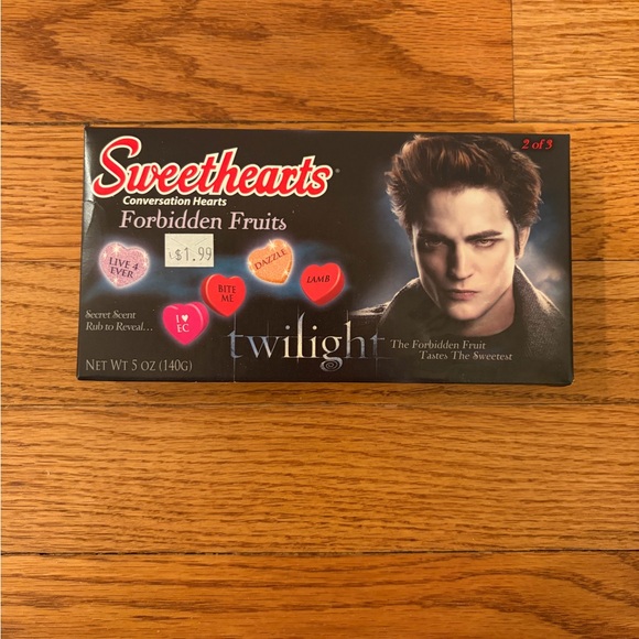 Twilight Forbidden Fruits Candy and Bandages Set - Picture 3 of 5